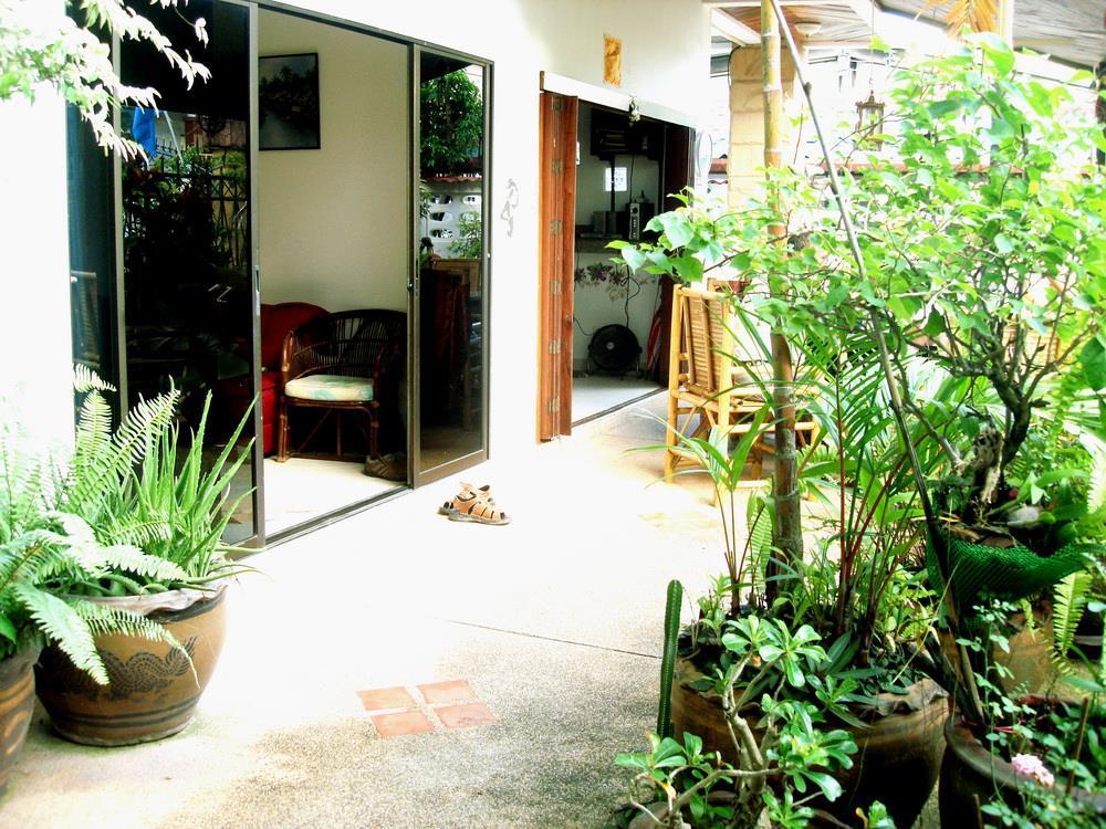 Waree'S Guesthouse Phuket Exteriör bild